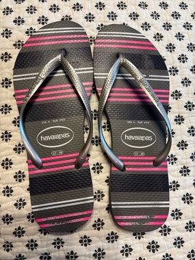 Havaianas Black Flip Flops with Pink & Gray Stripes Size 6